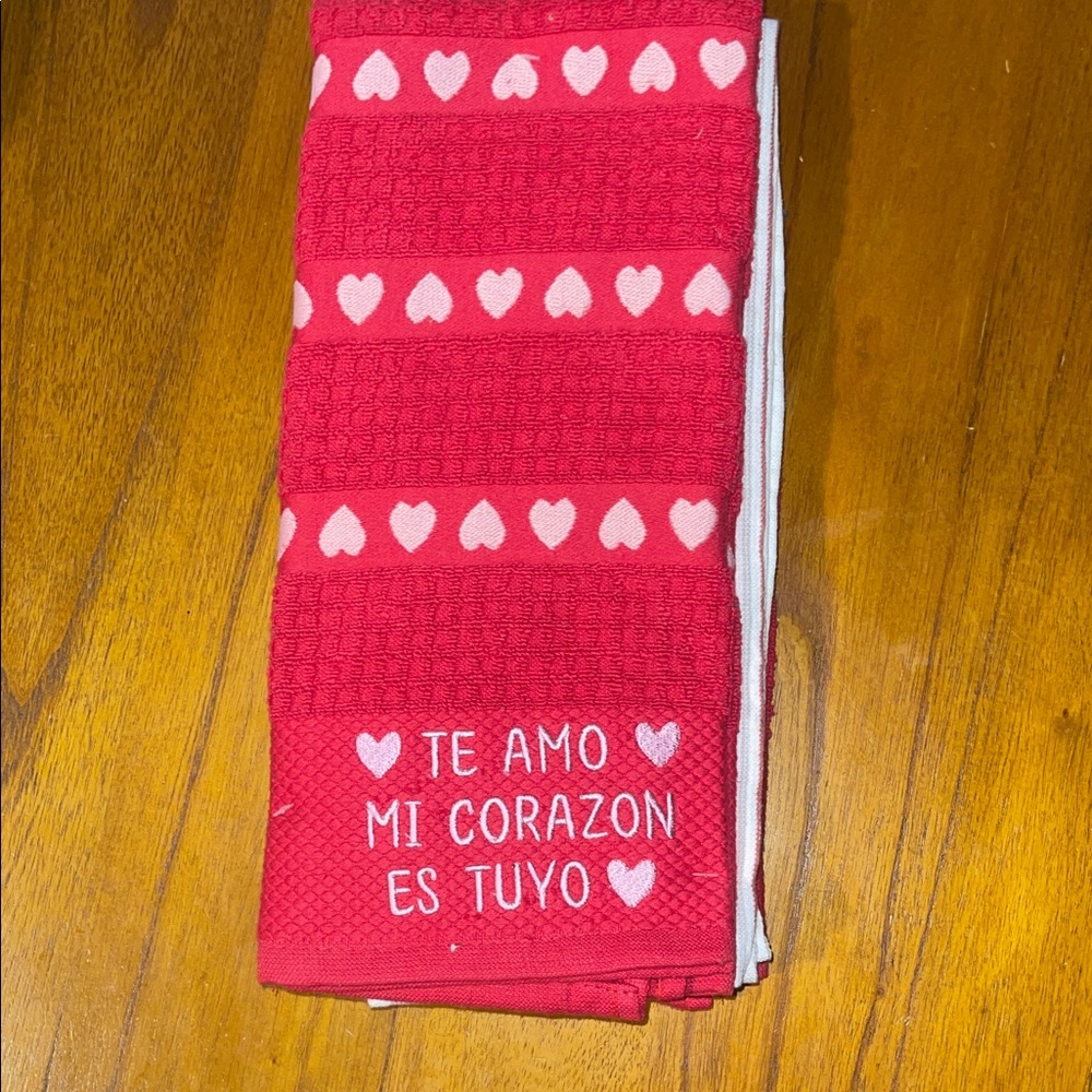 RACHEL Rachel Roy Red Heart Kitchen Towels